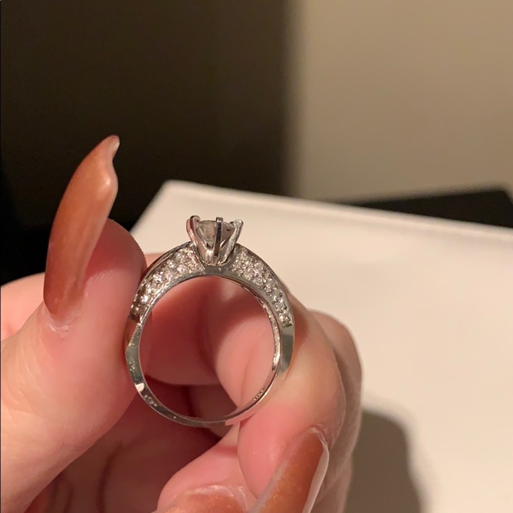 Engagement ring - Picture 4 of 5